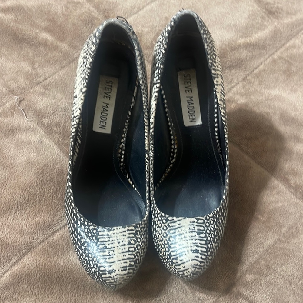 Steve Madden black & white heels